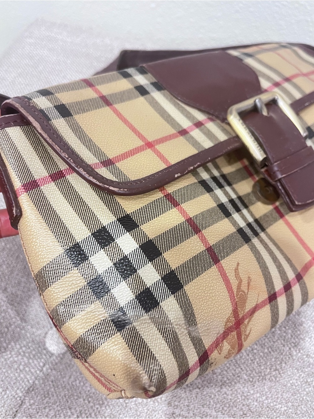 BURBERRY HAYMARKET BUCKLE SHOULDER BAG. - Picture 14 of 14